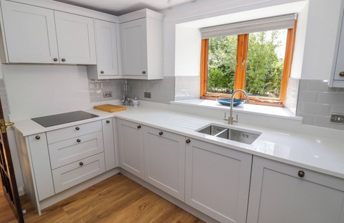 Witney Cottage | THE PADDOCK, pet friendly, character holiday cottage in Witney