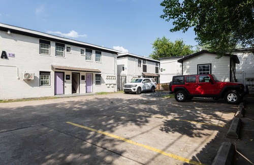 MacGregor Apartment | The Palm Flats 01! Zoo! Museums! Medical Center!