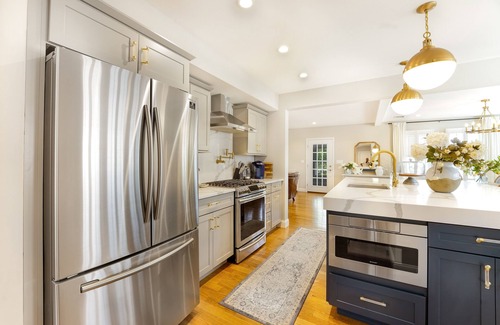 Point Pleasant Beach House | The Parkway Beach House-Two Blocks to the beach w/in ground heated s/water pool
