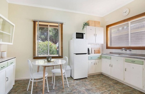Elizabeth Vale House | The Peach Tree 2 Bed Home
