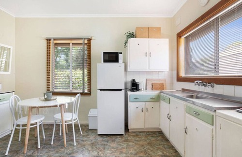 Elizabeth Vale House | The Peach Tree 2 Bed Home