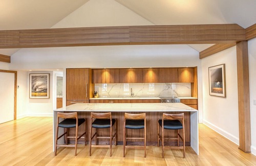 Lenox Apartment | The Penthouse, Downtown Lenox by Evergreen Home