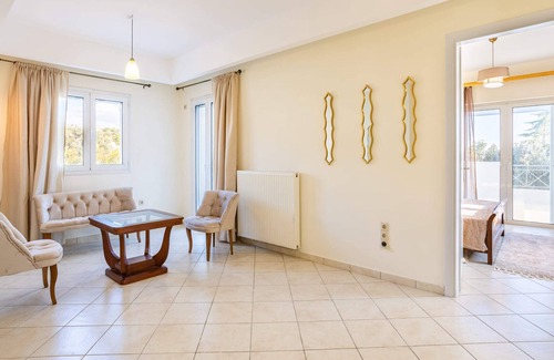 Kalamata Villa | The Perfect Suburban Getaway - Kalamata Luxury