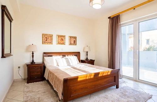 Kalamata Villa | The Perfect Suburban Getaway - Kalamata Luxury