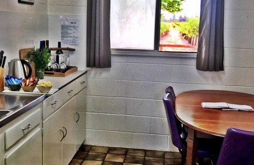 Monash Cottage | The Picker's Hut - Peaceful vineyard setting