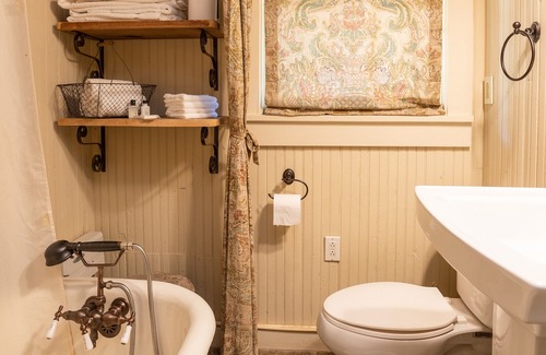 Bells Cabin | The Pines Cabin at Green Frog Farm
