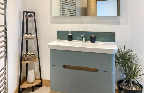 Redruth House | The Pines