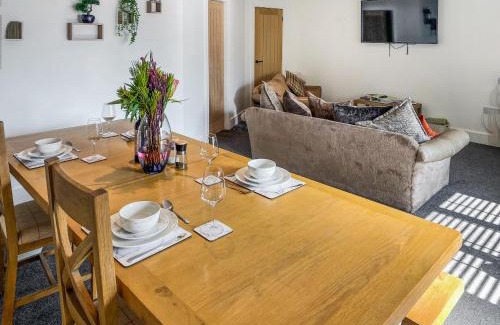 Redruth House | The Pines