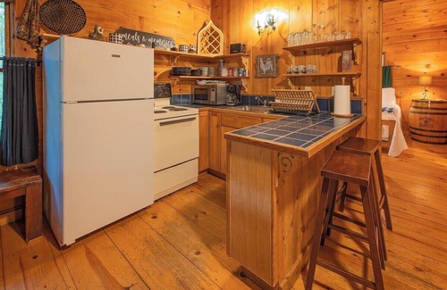 Benton Apartment | The Pines | Riverside Log Cabin on The Ocoee