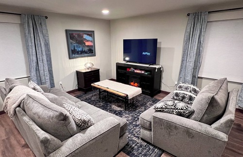 Bozeman House | The place to stay: pool table, king bed.