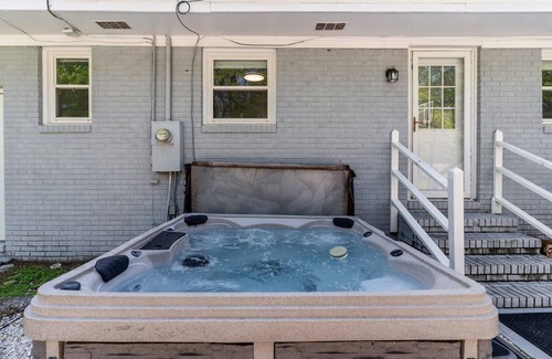 Murraysville House | The Poolside Playhouse