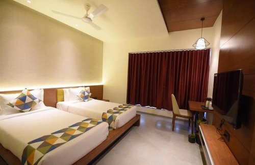 Sinor Hotel | The Pramukh Hotel