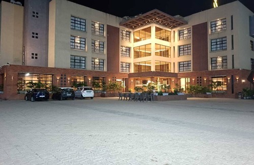 Sinor Hotel | The Pramukh Hotel