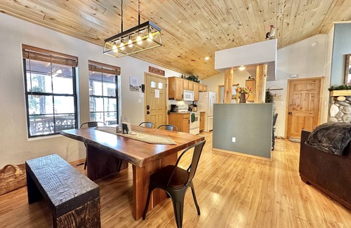 Heber Cabin | The Prancing Pony | Hot Tub & Quiet Location!