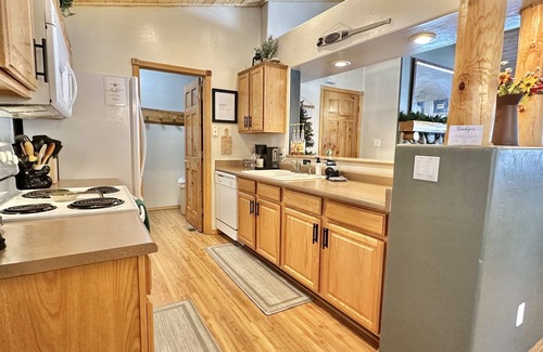 Heber Cabin | The Prancing Pony | Hot Tub & Quiet Location!