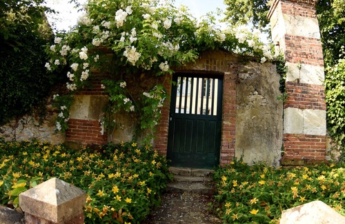 Le Plessis-Dorin House | THE PRESBYTERY