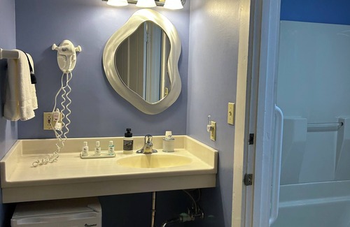 Sparta Bed & Breakfast | The Presidential Suite on second floor quiet peaceful Driftless Region