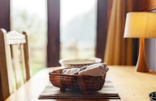 Billingshurst Cabin | The Quail Cabin - sleeps 2 guests in 1 bedroom
