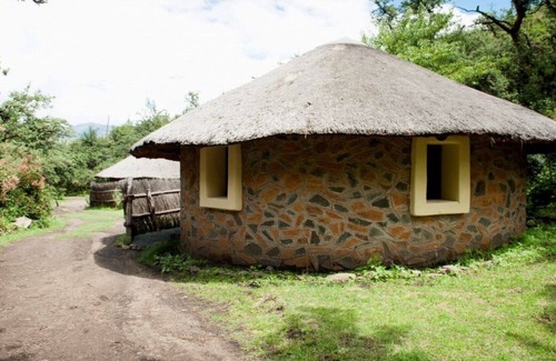 Hlotse House | The Queen-Size-Bed Riverside Huts