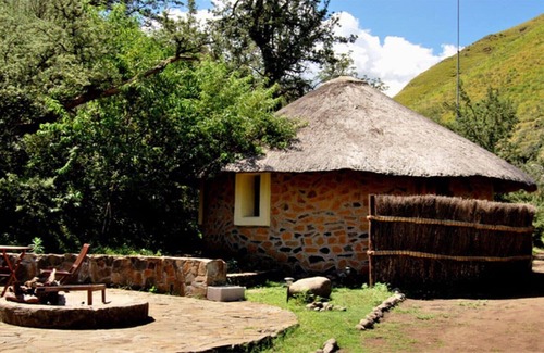 Hlotse House | The Queen-Size-Bed Riverside Huts