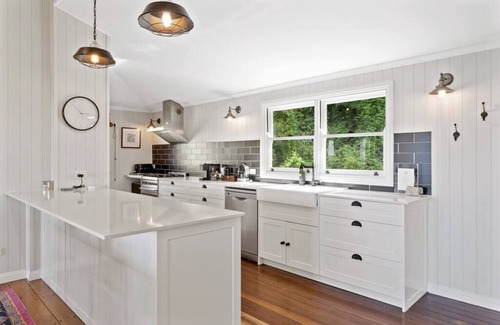 Ravensbourne Ski Chalet | The Quince Cottage - 3 Bedrooms