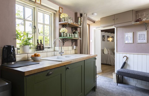 Broadwell Cottage | The Rabbit Hole | Cotswold Holiday Let | 1 Bed & Sleeps 2