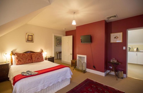 Longford Bed & Breakfast | The Racecourse Inn