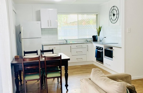 The Range Apartment | ‘The Range Retreat’ 2 brm unit near Mater, schools & gardens