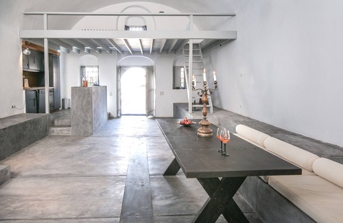 Finikia Villa | The Red Winehouse | Old winery converted into a stylish villa | close to Oia