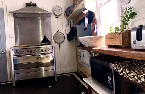 Tenterfield House | The Residence | Historic Home with Fireplace