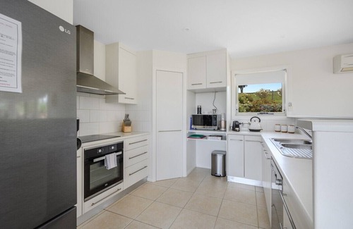 Kingston House | "The Rest Retreat" 3 Bed, 2 Bath - 15 Mins to CBD.