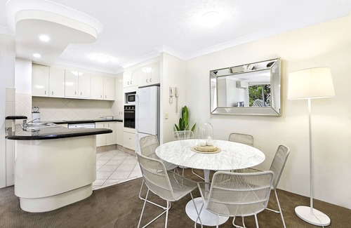 Broadbeach Apartment | The Ritz Resort