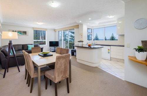 Broadbeach Apartment | The Ritz Resort