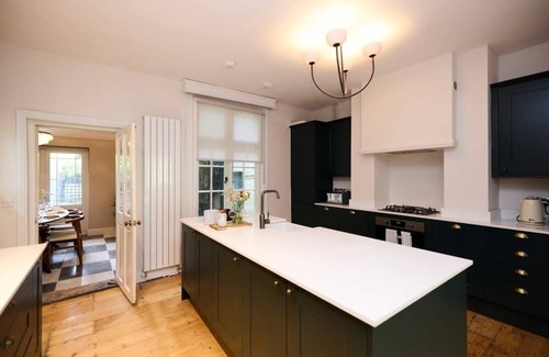 Arbury House | The River Cam Hideaway - Fabulous 6 Bdr House