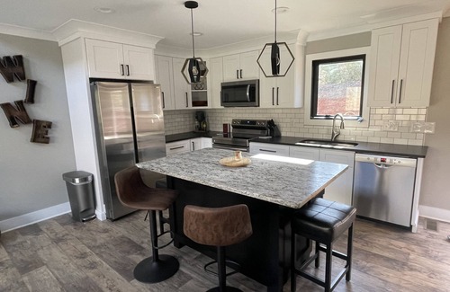 Thurmond House | The River & Vine House on Mitchell River in Yadkin Valley-nNew Home- sleeps 8