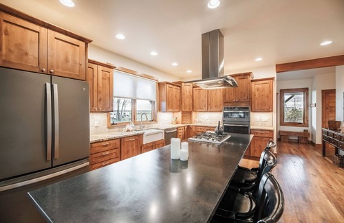 Bozeman House | The Riverhouse on the East Gallatin