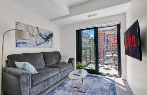 Eau Claire Apartment | The Riverlight Den DT Comfort & Amazing City Views