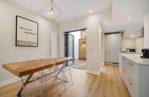 Surrey Docks Apartment | The Riverwalk Residence – 2 Bed Apartment - London