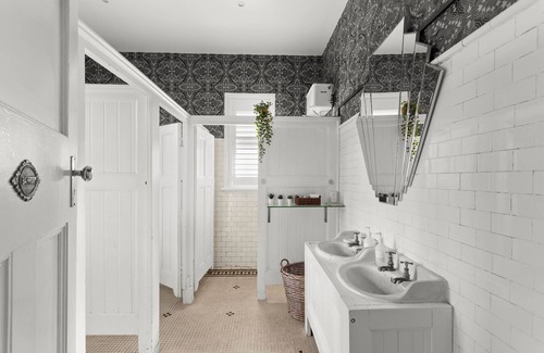 Robertson House | The Robertson Hotel