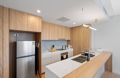 Kangaroo Point Apartment | The Roocrest - Kangaroo Point Brand New LUX 2BR *Parking/Netflix*