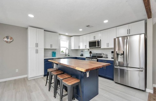 Galveston House | The Rooster! Sleeps 8 with Private Pool!
