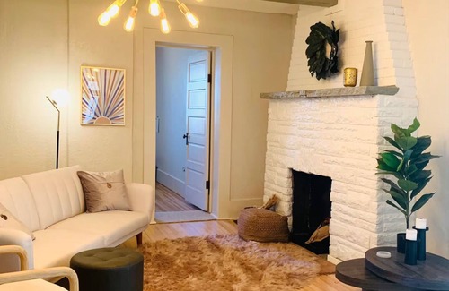Pueblo House | The Roundhouse Charming 4BR House w/Jacuzzi Tub, WiFi and AC in Central Pueblo