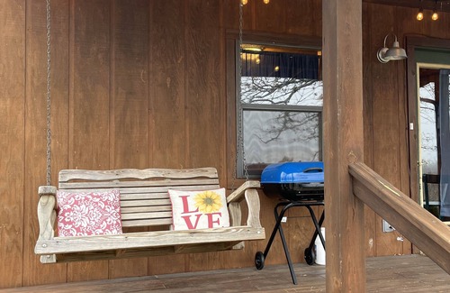 Eureka Springs Cabin | The Rustic Retreat @ Rocky Acres - Amazing Views!