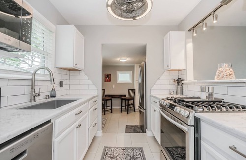 Wichita Falls House | The Rustic Star Cottage! Adorable1-bedroom house in Wichita Falls with AC, WiFi