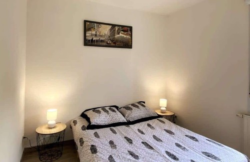 Poitiers Apartment | The Saint Eloi: bright 15 minutes from Futuroscope