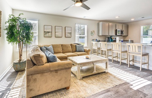 Ocean Isle Beach House | The Salt Tee Cottage - Golf & Beach minutes away!