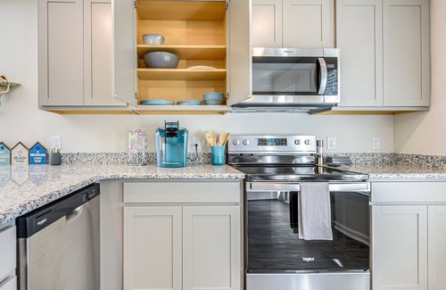 Ocean Isle Beach House | The Salt Tee Cottage - Golf & Beach minutes away!