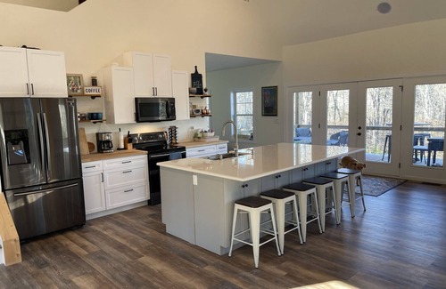 Cub Run House | The Salty Dog! 5 Bd/4 Bath Lake House, Hot Tub, Perfect for Families & Groups