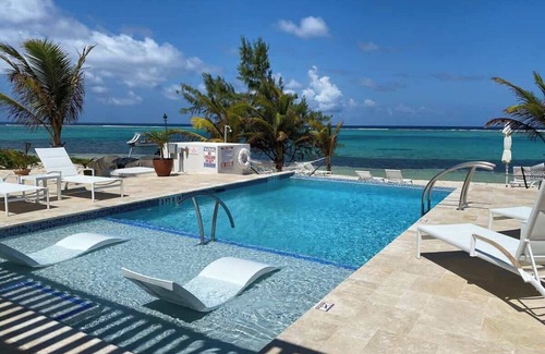 Colliers Bay Condo | The Sand Dollar Oceanfront Studio Cottage in East End