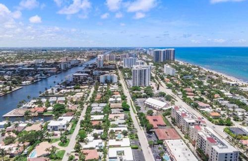 Dolphin Isles Apartment | The Sandbar Walk To Beach Comfy Beds Firepit Pool